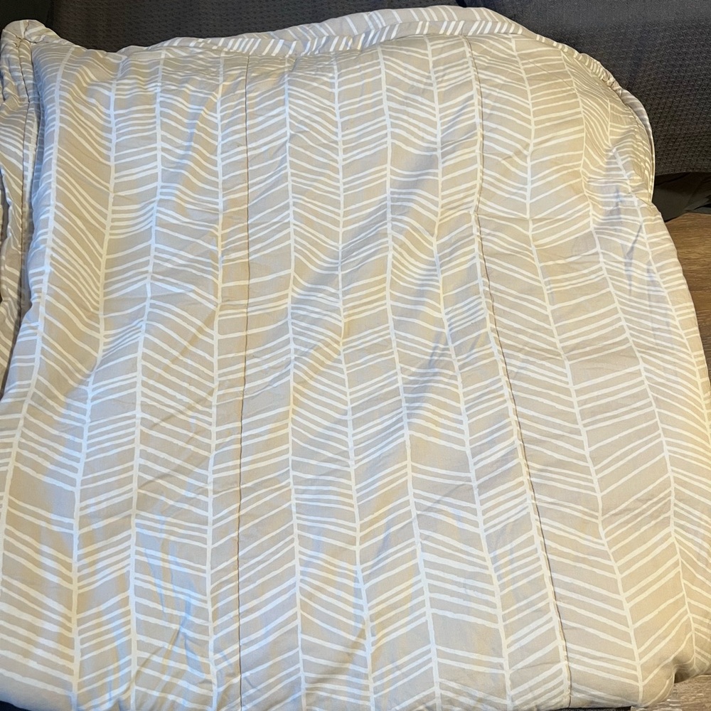 Beddy’s Twin bedding set with a pillowcase